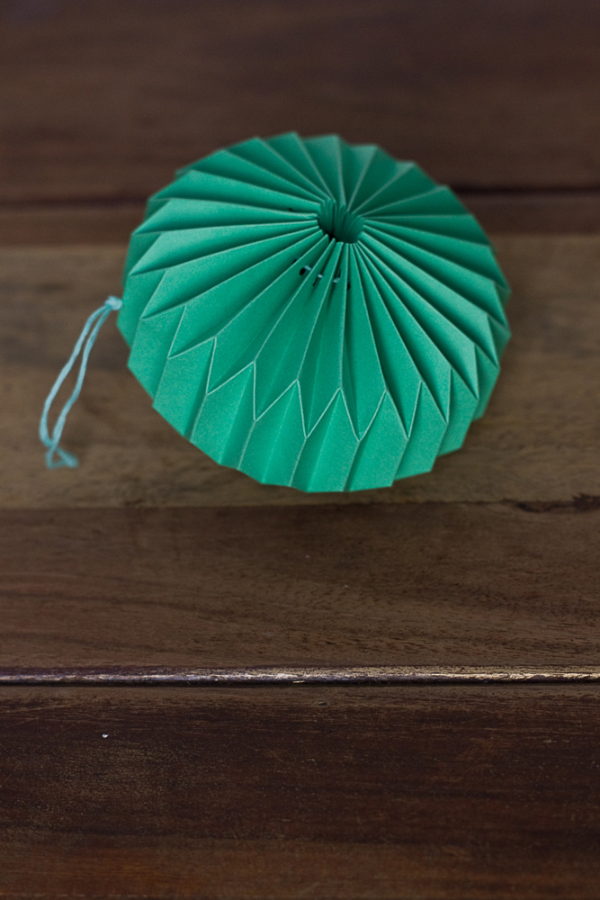 DIY-paper-origami-ball-012